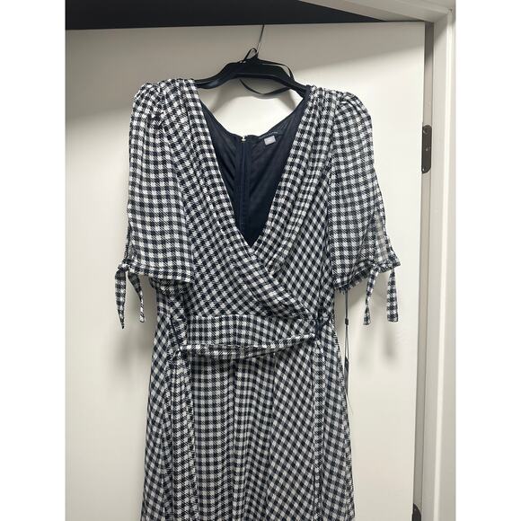 NWT Tommy Hilfiger Belted Check Dress - Picture 3 of 3